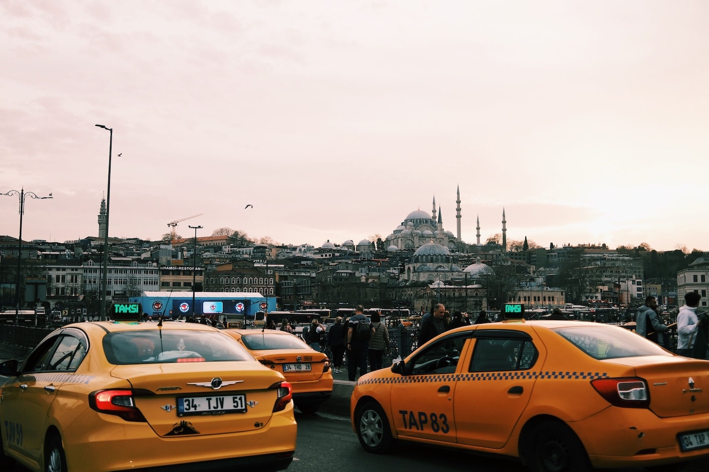 Using Taxis in Istanbul: Fares, Apps and Local Tips